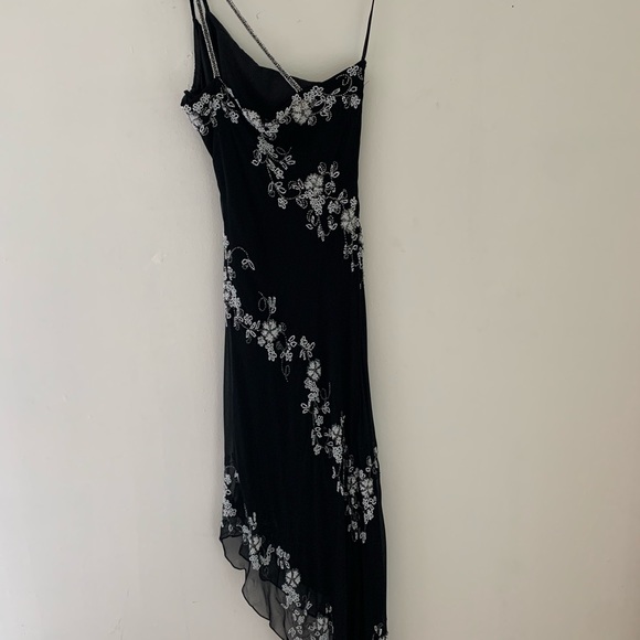SOLD Stunning Vintage Y2K Asymmetrical Beaded Dress Cache Sz 6 - Picture 5 of 16